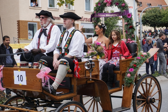Bl&uuml;tenk&ouml;nigin